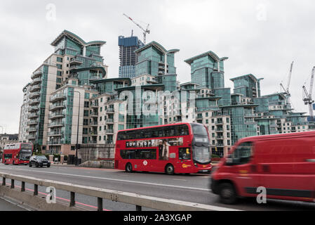 Opel und Vauxhall Bridge Stockfoto