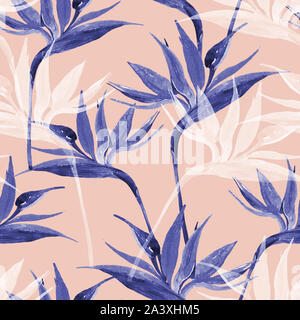 Ungewöhnliche Aquarell tropischen nahtlose Muster mit Bird-of-paradise flower. Exotische Blumen in monochromen Farben, transparent auf pastellfarbenen Hintergrund. Kunst Stockfoto