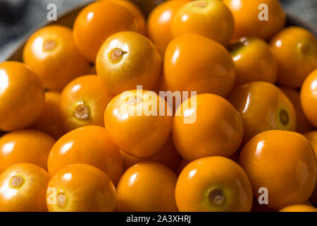 Raw orange organisch Gooseberrries bereit zu Essen Stockfoto