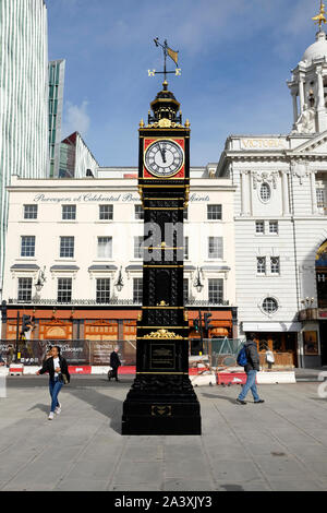 Wenig Ben, eine Gusseiserne miniatur Clock Tower außerhalb der Victoria Station in London, Großbritannien Stockfoto