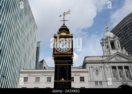 Wenig Ben, eine Gusseiserne miniatur Clock Tower außerhalb der Victoria Station in London, Großbritannien Stockfoto