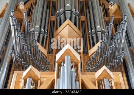 DETAIL DER ORGEL IN DER MODERNEN KATHEDRALE DER HALLGRIMSKIRKJA, Reykjavik, Island Stockfoto