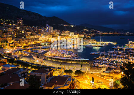 Blick auf Monaco in der Nacht Stockfoto