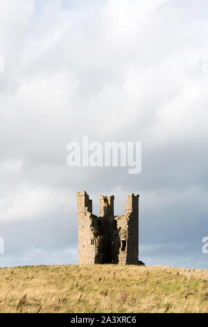 Lilburn Turm, Teil der Dunstanburgh Castle, Northumberland, England, Großbritannien Stockfoto