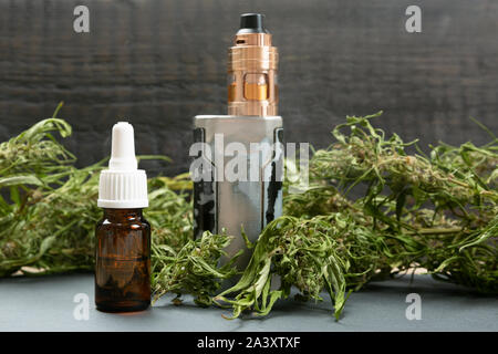 Vape pen und medizinisches Marihuana hanf Bud. CBD und THC Öl vaping Produkte Stockfoto