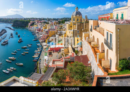 Panoramablick auf die wunderschöne Insel Procida, in der Nähe von Neapel, Kampanien, Italien. Stockfoto