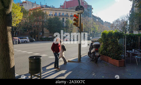 Ich vermisse das Gehen auf den Straßen von Barcelona. Was für eine inspirierende Stadt! Stockfoto