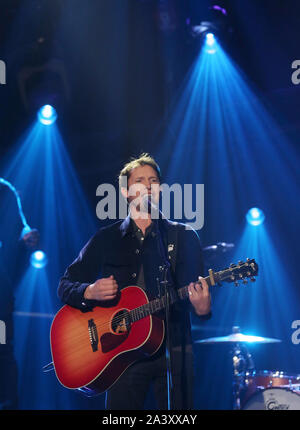 James Blunt während der Dreharbeiten für die Graham Norton Show auf BBC Television Centre, Studioworks 6 Wood Lane, London, auf BBC One am Freitag Abend gelüftet zu werden. PA-Foto. Bild Datum: Donnerstag, Oktober 10, 2019. Photo Credit: PA Bilder im Namen von So TV Stockfoto