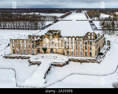 Der PARK UND DAS CHATEAU DES SAINT-SIMON VON LA FERTE-FLORENTIN IM SCHNEE, EURE-ET-LOIR (28), Frankreich Stockfoto