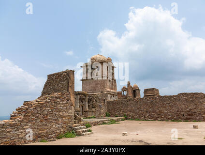 Die zerstörten Rana kumbha Palace innerhalb der mittelalterlichen Chittorgarh Fort Complex, Chittorgarh, Rajasthan, Indien Stockfoto