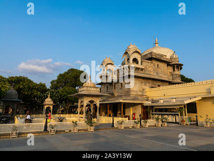 Jag Mandir Palace auf einer Insel im See Pichola, Rajasthan, Udaipur, Indien Stockfoto