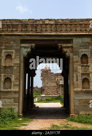 Die zerstörten Rana kumbha Palace innerhalb der mittelalterlichen Chittorgarh Fort Complex, Chittorgarh, Rajasthan, Indien Stockfoto