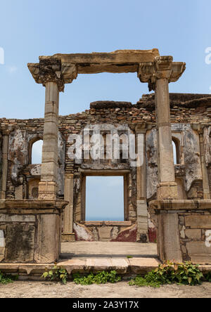 Die zerstörten Rana kumbha Palace innerhalb der mittelalterlichen Chittorgarh Fort Complex, Chittorgarh, Rajasthan, Indien Stockfoto