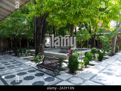 Garten im Innenhof des Stadtschlosses, Rajasthan, Udaipur, Indien Stockfoto