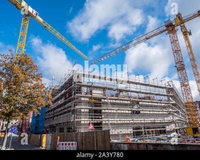 Große Baustelle mit Baukräne Stockfoto