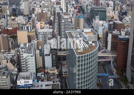 Osaka, Japan - 22. September 2019: auf hohen Bürogebäuden im Zentrum von Umeda Bezirk Stockfoto