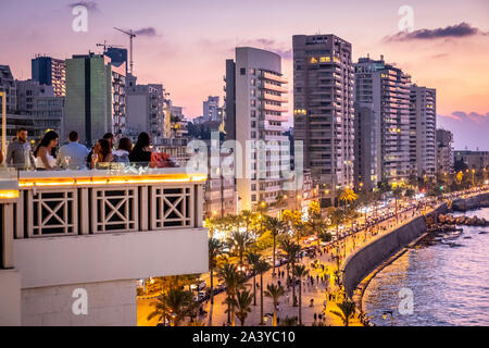 Skyline, Blick auf die Corniche von der Bar von Bay View Hotel, Beirut, Libanon Stockfoto