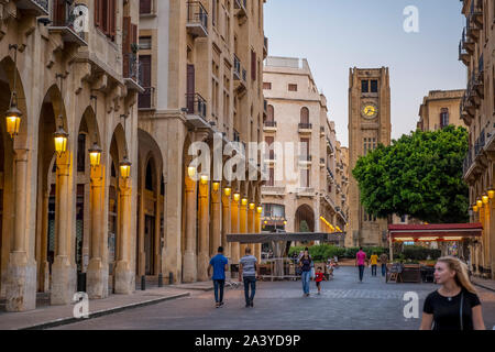 El Omari Moschee Straße, im Hintergrund El Nejmeh Square oder Star Square, Downtown, Beirut, Libanon Stockfoto