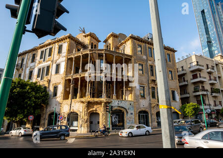Das Gelbe Haus, auch Barakat Gebäude oder Beit Beirut, Kulturzentrum, um die historische Erinnerung an den Bürgerkrieg, Beirut gewidmet. Libanon. Stockfoto