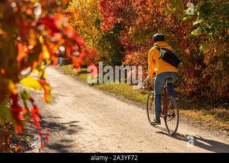 Radfahrer Fahrrad auf des Carrieres Radweg in Montreal, Kanada Stockfoto