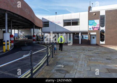 Der Eingang zum wightlink Car Ferry Terminal in Portsmouth, Portsmouth, Großbritannien Stockfoto