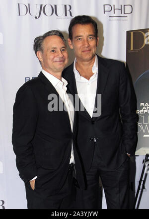 New York, NY, USA. 10 Okt, 2019. Jason Binn und Clive Owen an der DuJour Magazin Party feiern Clive Owen an PHD-Dach in New York City am 10. Oktober 2019. Credit: Erik Nielsen/Medien Punch/Alamy leben Nachrichten Stockfoto