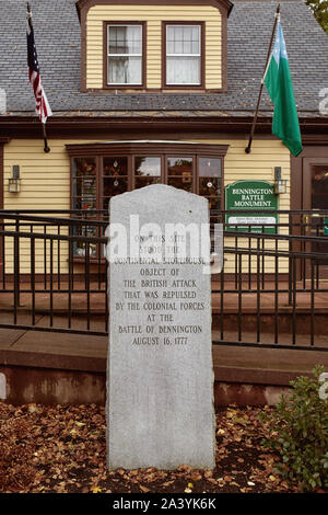 Bennington, Vermont - Oktober 1., 2019: Eingang zu Bennington Denkmal Geschenk Shop im Neu-England Stadt von Bennington. Stockfoto