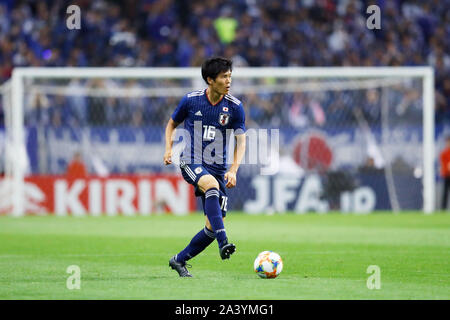 Saitama Stadion 2002, Saitama, Japan. 10 Okt, 2019. Takehiro Tomiyasu (JPN), 10. Oktober 2019 - Fußball: FIFA Fußball-Weltmeisterschaft Katar 2022 asiatische nähere Bestimmung zweite Runde Gruppe F Match zwischen Japan 6-0 der Mongolei in Saitama Stadion 2002, Saitama, Japan. Credit: Naoki Morita/LBA SPORT/Alamy leben Nachrichten Stockfoto