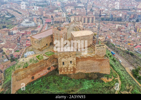 Luftaufnahme von Monzon Festung ein ehemaliger Templer Ritter schloss mit arabischen Wurzeln in der Region Aragonien in Spanien Stockfoto