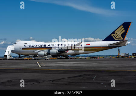 Singapore Airlines Cargo, Boeing 747, auf dem Flughafen, Neuseeland geparkt Stockfoto