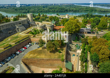 Luftaufnahme des Zindan Tor, Zindan Kapija und Despot's Gate zusammen mit dem Kastellan Turm in Belgrad Schloss in Serbien das ehemalige Jugoslawien Stockfoto