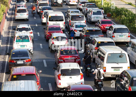 Manila, Philippinen - 16. Mai 2017: Starker Verkehr auf der Straße von Manila in der rush hour Stockfoto