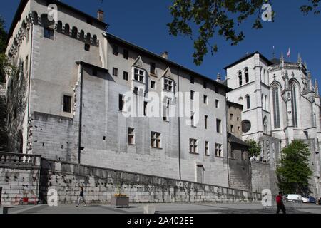 Schloss der Herzöge von Savoyen und NOTRE-DAME KIRCHE VON CHAMBERY AUS DEM 17. JAHRHUNDERT, SAVOYEN (73), Frankreich Stockfoto