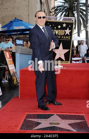 Los Angeles, CA. 10 Okt, 2019. Tommy Mottola an der Induktion Zeremonie für Stern auf dem Hollywood Walk of Fame für Tommy Mottola, Hollywood Boulevard, Los Angeles, CA, 10. Oktober 2019. Quelle: Michael Germana/Everett Collection/Alamy leben Nachrichten Stockfoto