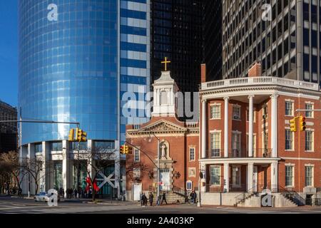 Der Schrein von St. Elizabeth Ann Seton, KATHOLISCHE KIRCHE, VOR DER Hochhäuser von Manhattan, State Street, NEW YORK, UNITED STATES, USA Stockfoto
