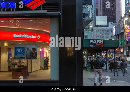 Fassade EINER NIEDERLASSUNG DER BANK VON AMERIKA, Times Square, Manhattan, New York, United States, USA Stockfoto