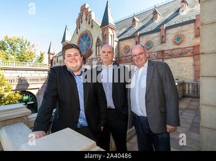 Rust, Deutschland. 12 Sep, 2019. Johannes, Peter und Walter Kohl (L-R) stehen in den Europa-Park. Quelle: Patrick Seeger/dpa/Alamy leben Nachrichten Stockfoto