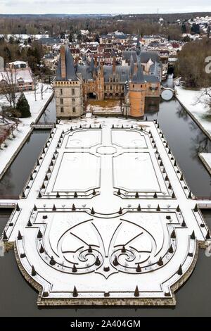 PARK UND GARTEN DES CHATEAU DE MAINTENON IM SCHNEE, EURE-ET-LOIR (28), Frankreich Stockfoto