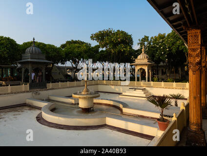 Jag Mandir Palace auf einer Insel im See Pichola, Rajasthan, Udaipur, Indien Stockfoto