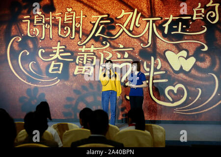 (191028) - Peking, Oktober 11, 2019 (Xinhua) - eine Pressekonferenz über die Ergebnisse der Frühling Knospe Projekt ist in Peking statt, der Hauptstadt von China, Okt. 10, 2019. Die Feder Bud-Projekt, das von der China Kinder und Jugendliche "Fonds (CCTF) im Jahr 1989 ins Leben gerufen, finanziert, und half über 3,69 Millionen arme Mädchen in den letzten 30 Jahren. Das Programm dabei helfen, den armen Mädchen, die Schule zu beenden, hat gesammelten Spenden im Wert von fast 2,12 Milliarden Yuan (rund 297,5 Millionen US-Dollar) und die Unterstützung für den Bau von 1,811 "Bud" Schulen. Der Gesamtchinesischen Frauenbund (Acwf) ein Stockfoto