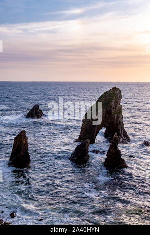 Crohy Kopf Sea Arch Reithosen bei Sonnenuntergang - County Donegal, Irland. Stockfoto