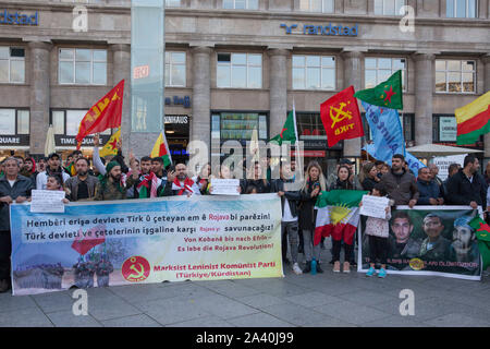 Köln, Deutschland, 10. Oktober 2019: Nach der militärischen Offensive der Türkei im Norden Syriens, Kurden gegen Recep Tayyip Erdogans Politik demonstrieren. Koe Stockfoto