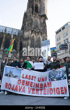 Köln, Deutschland, 10. Oktober 2019: Nach der militärischen Offensive der Türkei im Norden Syriens, Kurden gegen Recep Tayyip Erdogans Politik demonstrieren. Koe Stockfoto