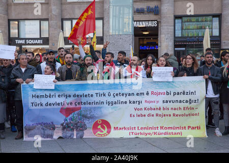 Köln, Deutschland, 10. Oktober 2019: Nach der militärischen Offensive der Türkei im Norden Syriens, Kurden gegen Recep Tayyip Erdogans Politik demonstrieren. Koe Stockfoto