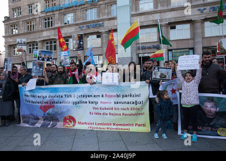 Köln, Deutschland, 10. Oktober 2019: Nach der militärischen Offensive der Türkei im Norden Syriens, Kurden gegen Recep Tayyip Erdogans Politik demonstrieren. Koe Stockfoto