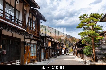 Altes, traditionelles Dorf auf der Straße, Central Mountain Nakasendo Route, Narai-juku, Kiso Tal, Nagano, Japan Stockfoto