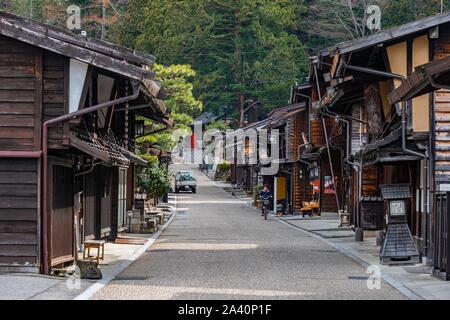 Altes, traditionelles Dorf auf der Straße, Central Mountain Nakasendo Route, Narai-juku, Kiso Tal, Nagano, Japan Stockfoto