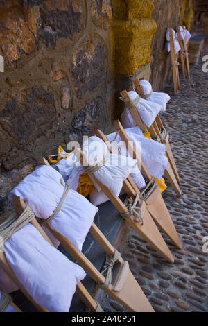 Fiesta tradicional Danza de los Zancos. Anguiano und La Rioja España Stockfoto