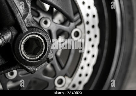 Achse des Vorderrads eines Sport Motorrad Stockfoto