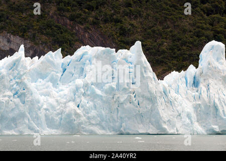 Spegazzini Gletscher sur Argentinien. das Eis schmilzt, der in den See. Stockfoto